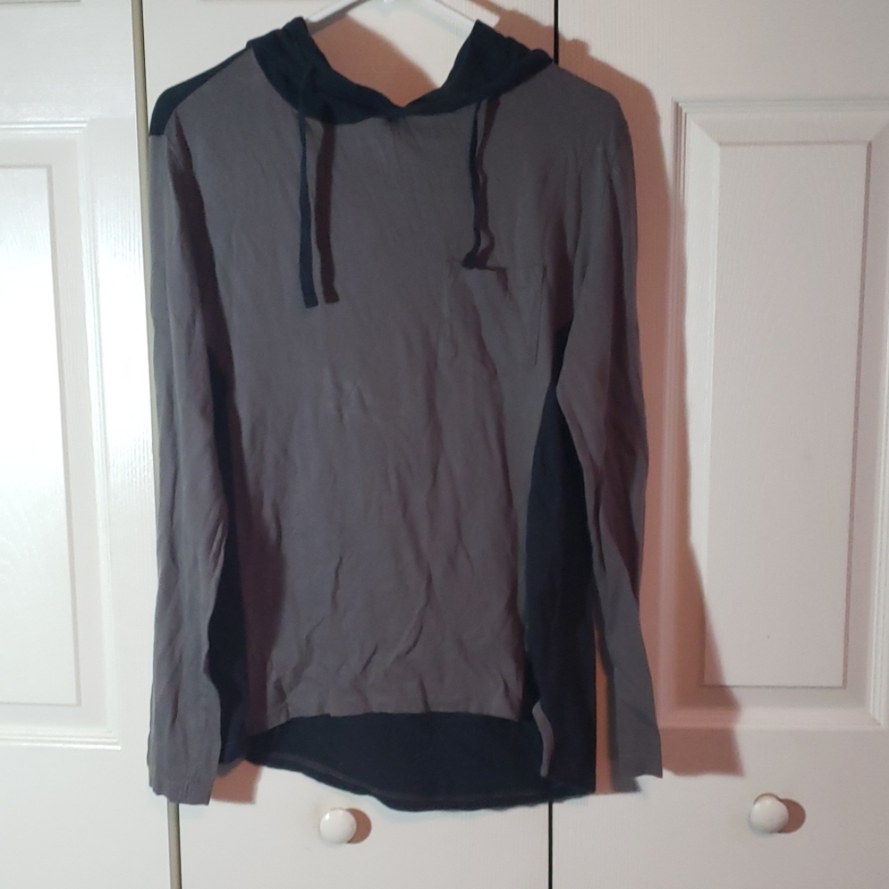 Hooded shirt